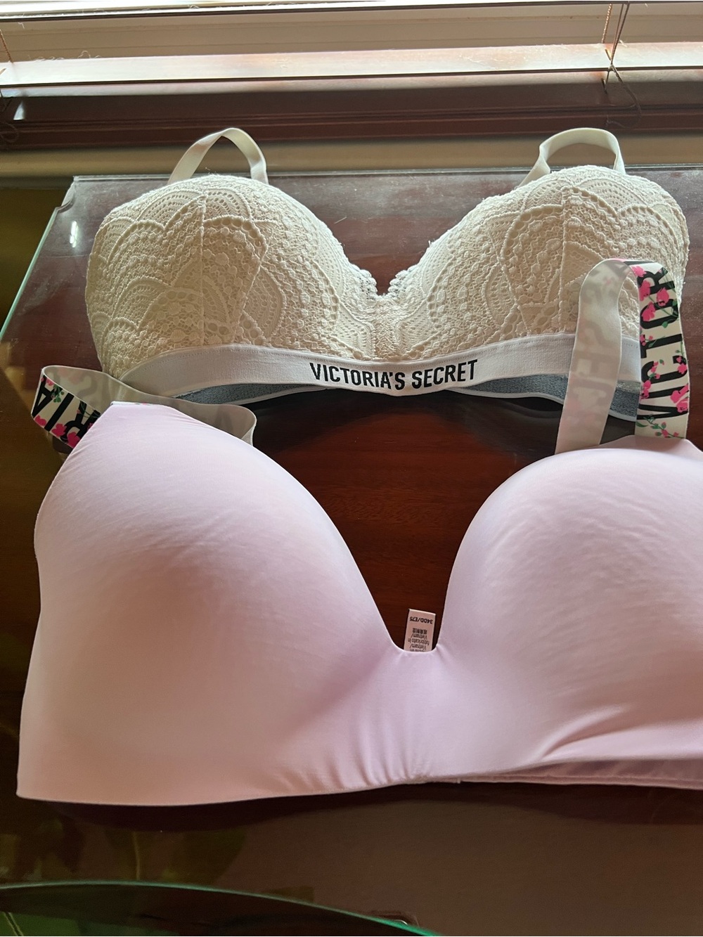 Victoria's Secret White Lace & Light Pink Smooth Wireless Bra Set